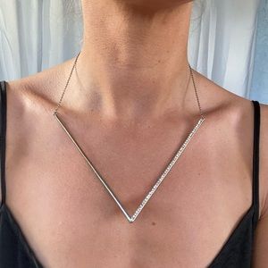 Graphic triangular necklace